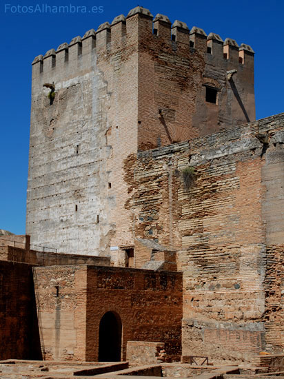 Torre en la Alcazaba de la Alhambra