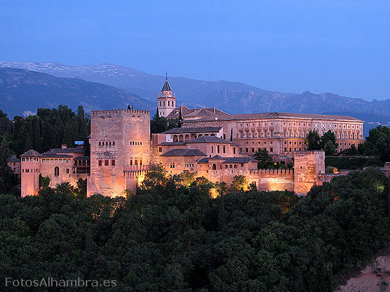 La Alhambra al atardecer desde el Mirador de San Nicols