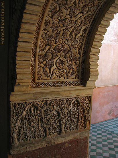 Arco decorado en el Harn de la Alhambra