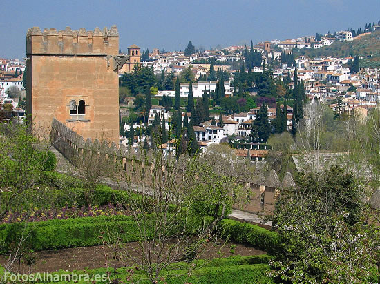 Torre de los Picos de la Alhambra y Albaicn al fondo