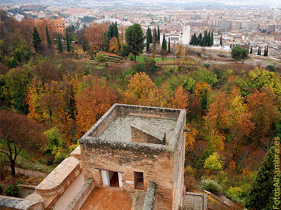 Torre de la Pólvora desde la Torre de la Vela en la Alhambra