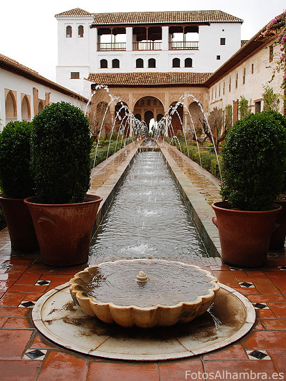Patio de la Acequia en la Alhambra