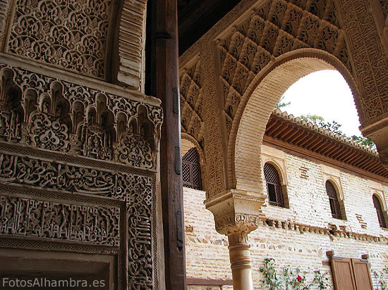 Entrada al Patio de la Acequia de la Alhambra