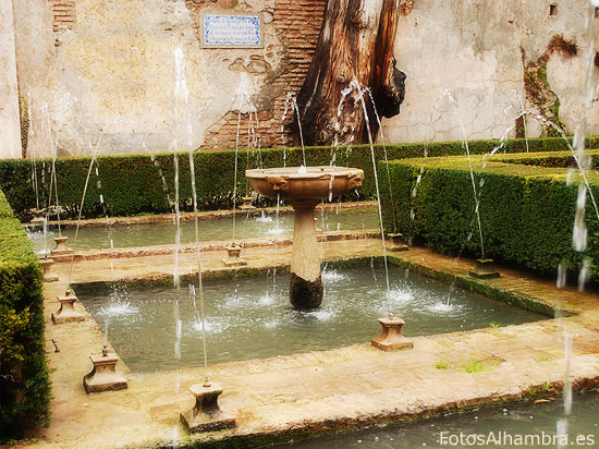 Fuente del Patio de los Cipreses del Generalife en la Alhambra
