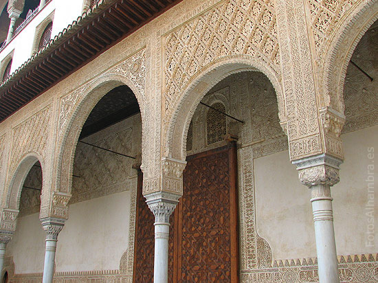 Fachada del Palacio de Comares en la Alhambra