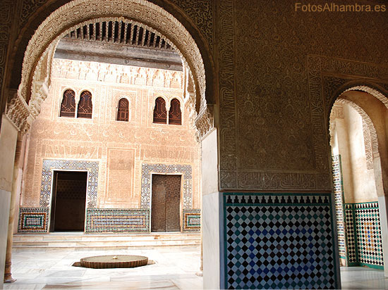 Arcos del Patio del Cuarto Dorado en la Alhambra