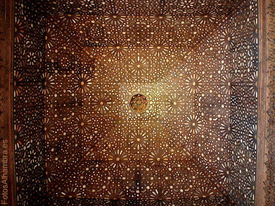 Techo estrellado del Salón de Embajadores en la Alhambra